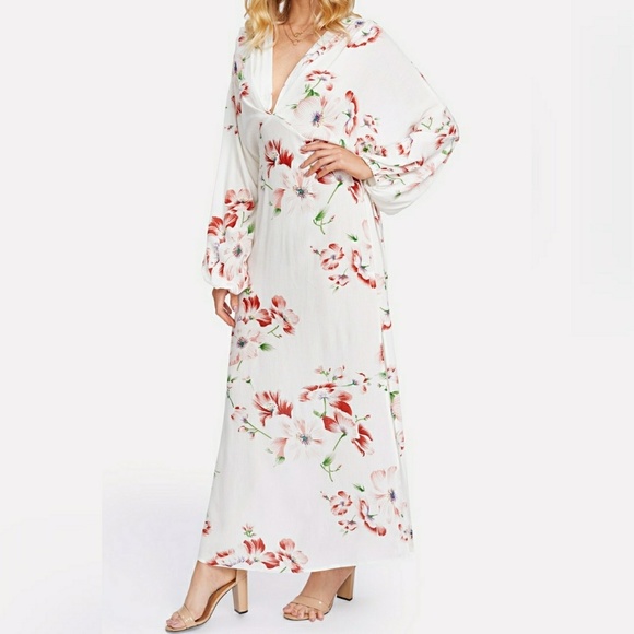 VIVA | Plunge Neck Dolman Sleeve Floral Dress - Picture 4 of 6